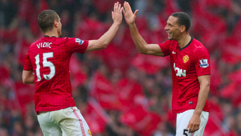 赖斯、马丁内利等4人出席中国香港行活动，与球迷合影并签名.